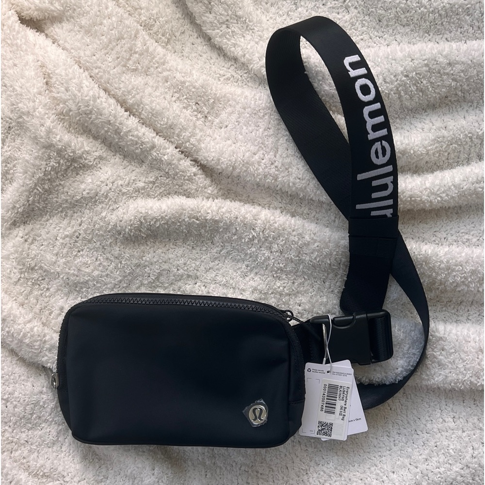 Black Everywhere Belt Bag